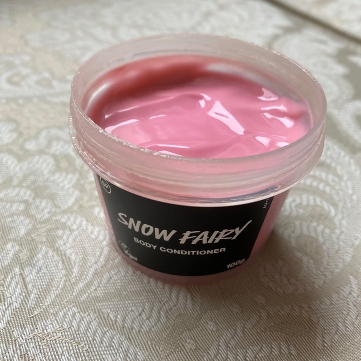 review photo of LUSH Fresh Handmade Cosmetics Snow Fairy Body Conditioner shared by @pariscondina on 11 Oct 2020 - review