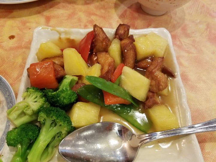 photo of Yuan Fu Vegetarian Pineapple Chicken shared by @slsbates on  01 Apr 2018 - review