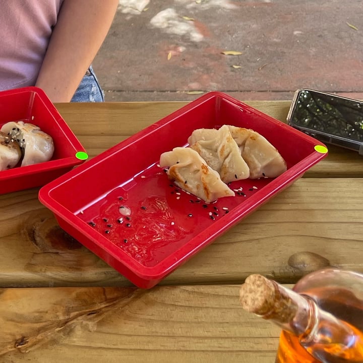review photo of Dimples Dumpling House Cabbage, Shiitake mushrooms and soy mince dumplings shared by @emmafoo on 07 Dec 2021 - review