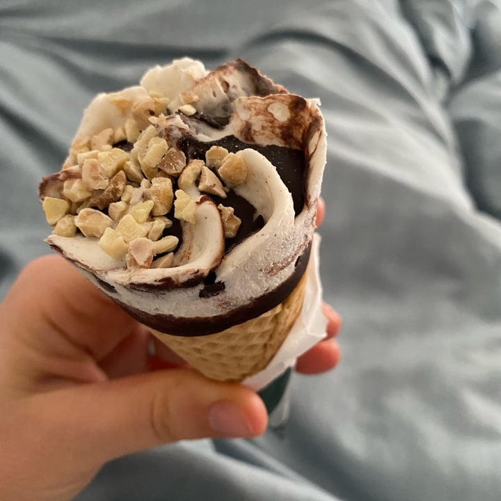 photo of Sammontana Cornetto Vaniglia Cacao E Nocciole shared by @papuces9 on  29 Mar 2022 - review