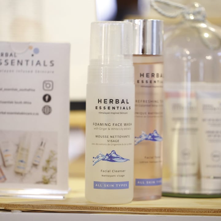 review photo of Herbal Essentials Foaming Face Wash shared by @ajyoung on 08 Sep 2021 - review