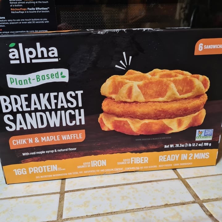 photo of Alpha Foods Plant-Based Breakfast Sandwich Chik’n & Maple Waffle shared by @sofihuasteca on  03 Dec 2022 - review