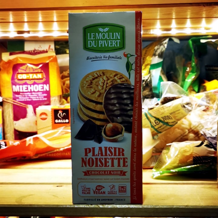 review photo of Le Moulin Du Pivert Plaisir noisette chocolat noir shared by @elguillotinador on 22 Jul 2021 - review