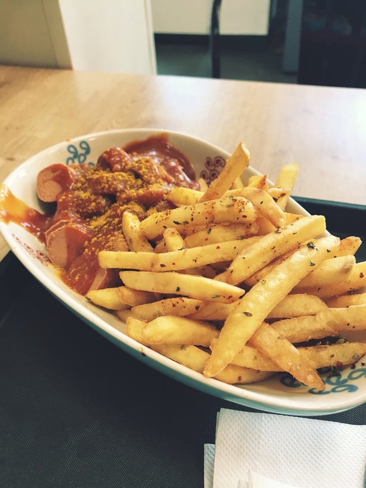 photo of Dönermeister Vegane Currywurst shared by @kikiheindl on  24 Feb 2020 - review