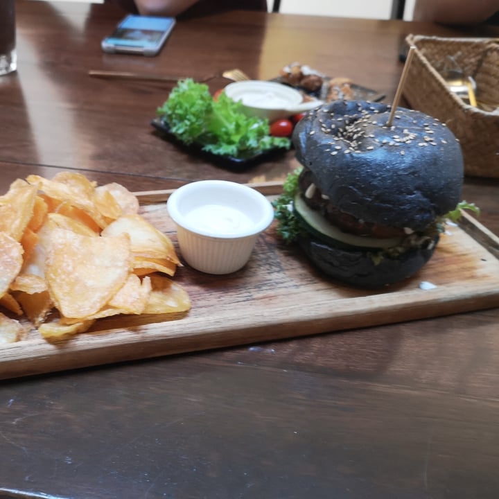 photo of Pinxin Vegan Cuisine Charcoal portobello burger shared by @synthwave0470 on  17 Jan 2022 - review