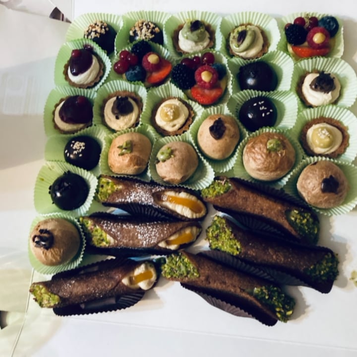 photo of Leccornie Cannolo al Pistacchio shared by @federicathewitch on  09 Dec 2021 - review