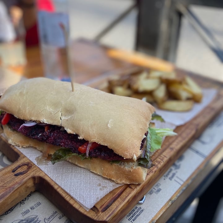 photo of Cheverry Tandil Sándwich vegano shared by @batips on  29 Aug 2021 - review