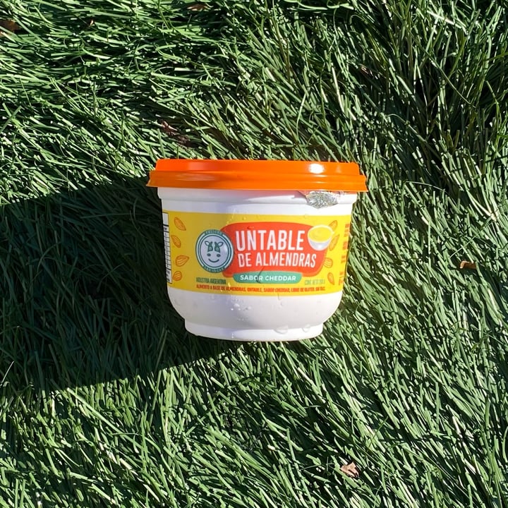 review photo of Felices Las Vacas Untable de Almendras Sabor Cheddar shared by @viickusosa on 25 Mar 2022 - review