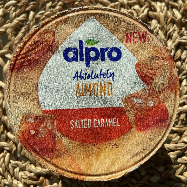 review photo of Alpro Yogurt mandorla e caramello salato shared by @nataliaw on 02 May 2022 - review
