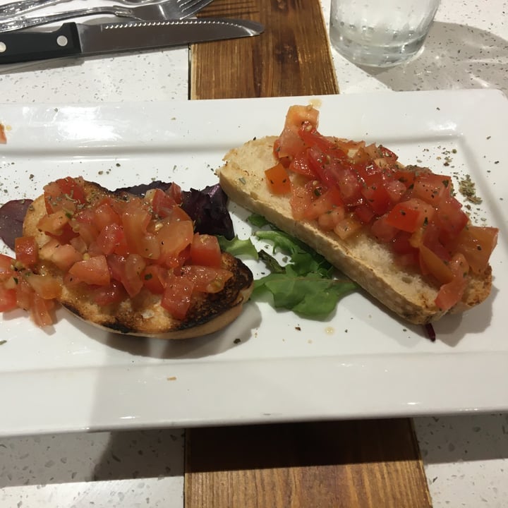 photo of Uno's Trattoria e Pizzeria Bruschetta shared by @swumphrey on  25 Sep 2021 - review