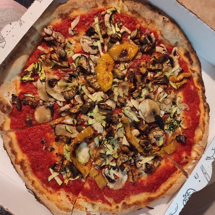 photo of Pizzeria Pizza Shop Pizza vegana shared by @giorgiacortese on  22 May 2022 - review