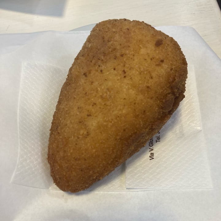 photo of Bar Dolcezza di Cuscunà Temistocle Arancino shared by @aleccisof on  12 Jun 2022 - review