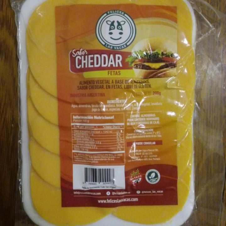 photo of Felices Las Vacas Queso Cheddar en Fetas shared by @annamulone on  14 Feb 2022 - review