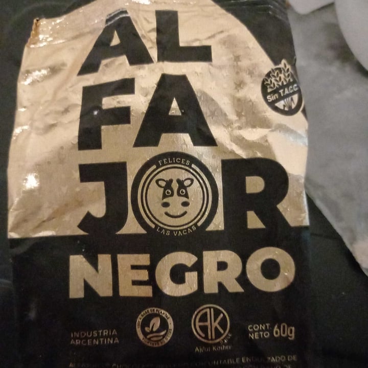 photo of Felices Las Vacas Alfajor negro sin tacc shared by @lunangulos on  17 Apr 2022 - review