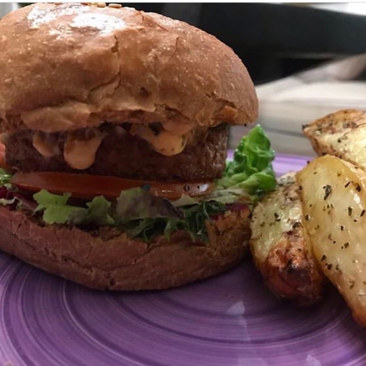 photo of Lexi's Healthy Eatery Beyond Burger shared by @meggiesveggies on  16 Aug 2020 - review