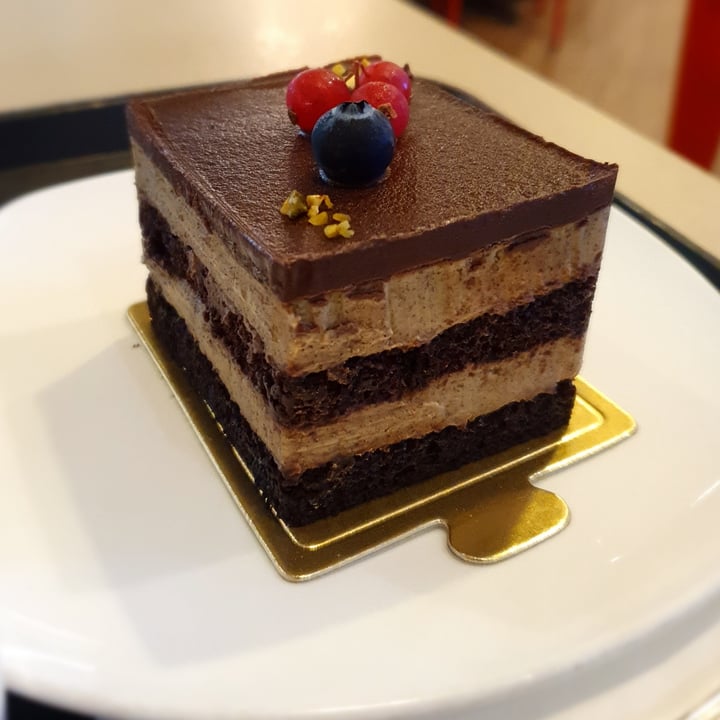 photo of Cedele Vegan Earl Grey Belgium Chocolate Berries Cake shared by @nadoose on  23 Nov 2020 - review