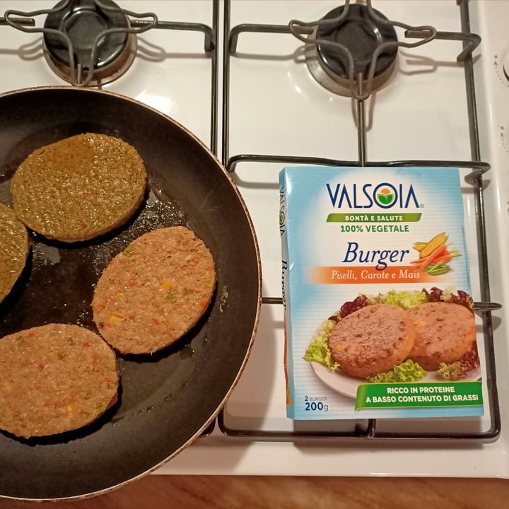 photo of Valsoia Burger Piselli, carote e mais shared by @sarahneva on  17 Oct 2021 - review