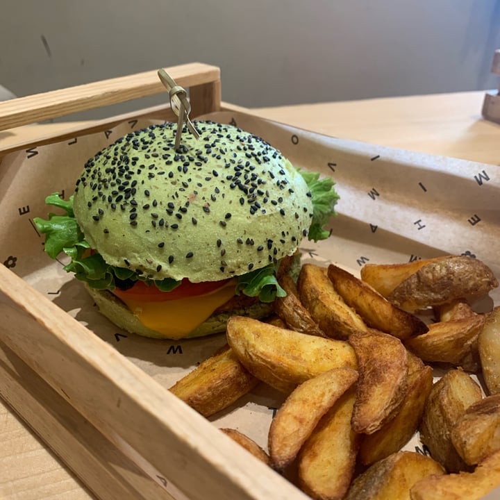 review photo of Flower Burger Roma Jungle burger shared by @beamolte91 on 31 May 2022 - review