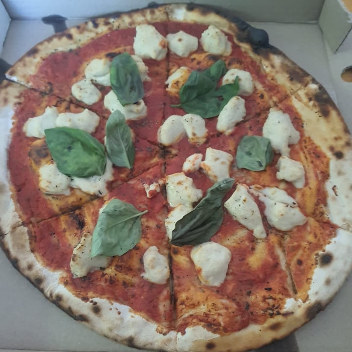 photo of Massimo's Vegan Margarita Pizza shared by @fezekyo on  28 Oct 2022 - review