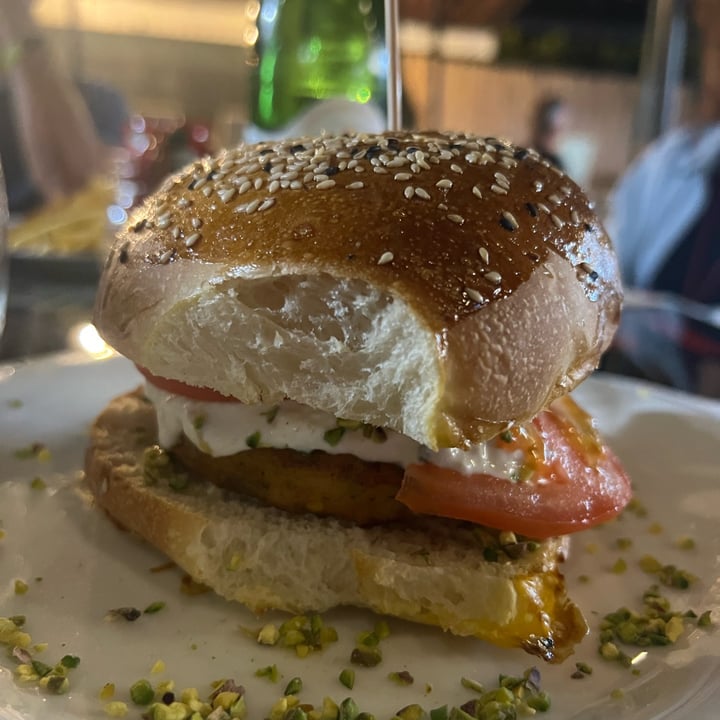 photo of La Casa Dell'Hamburger Hamburger gourmet Bronte vegano shared by @bonviknd on  24 Aug 2022 - review