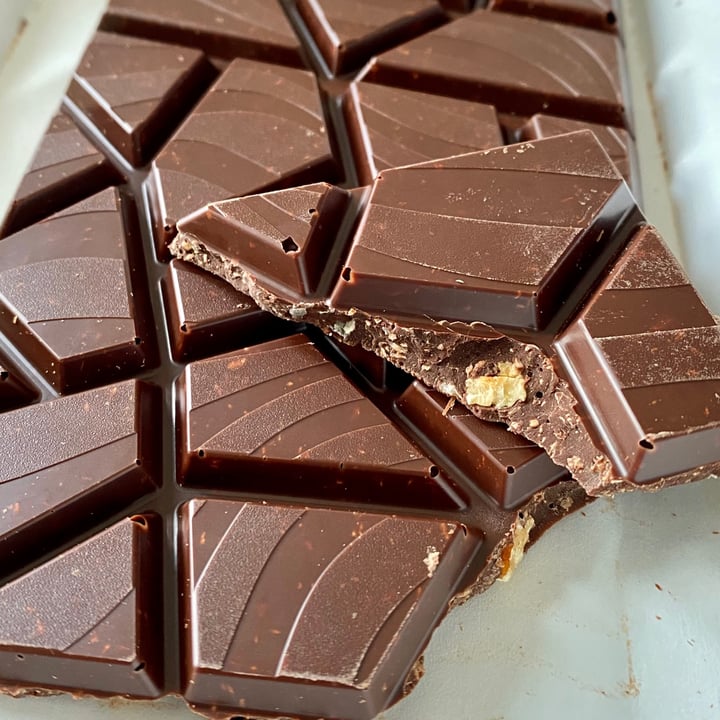 review photo of Fin Carré Way to go! Pecan & Coconut Chocolate shared by @madamecelindra on 15 May 2021 - review