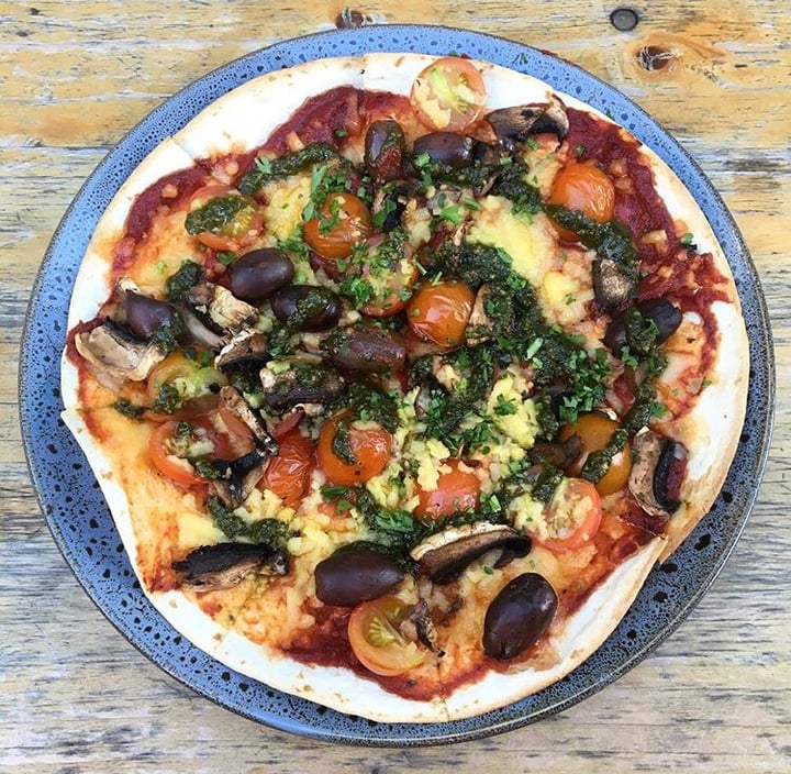 review photo of East St Cafe, Restaurant and Bar Vegan pizza shared by @thegreenveganqueen on 27 Mar 2018 - review