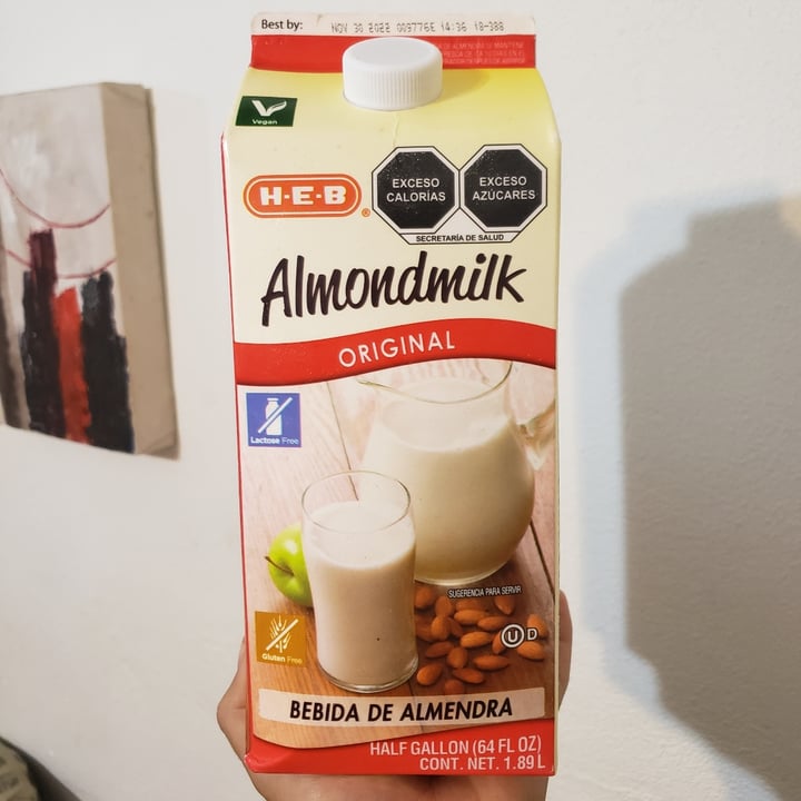 photo of HEB Organics Almond Milk shared by @b-12 on  04 Nov 2022 - review