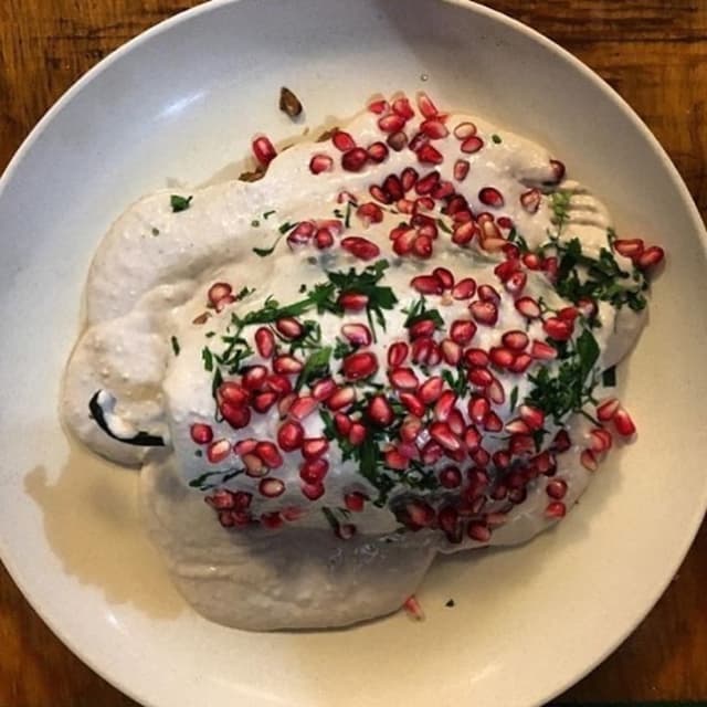 菜肴“Chile en Nogada”的照片