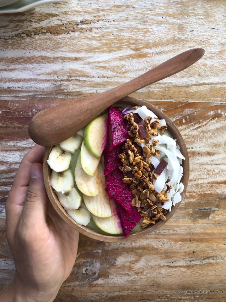 photo of Vegan Bali Green smoothie Bowl shared by @shadrix on  28 Jan 2020 - review