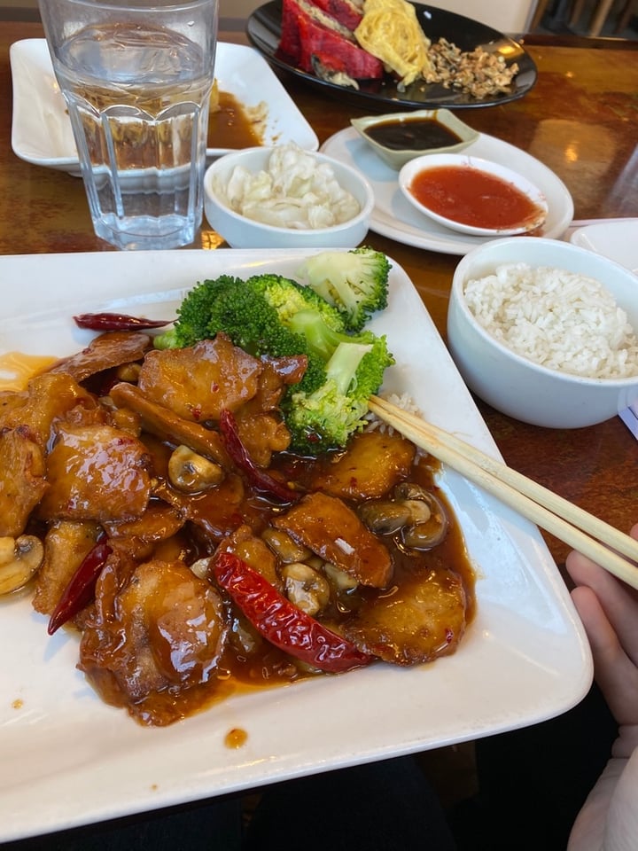 photo of Veggie Heaven General Tso’s Chicken Chunks shared by @jessnickel on  01 Mar 2020 - review