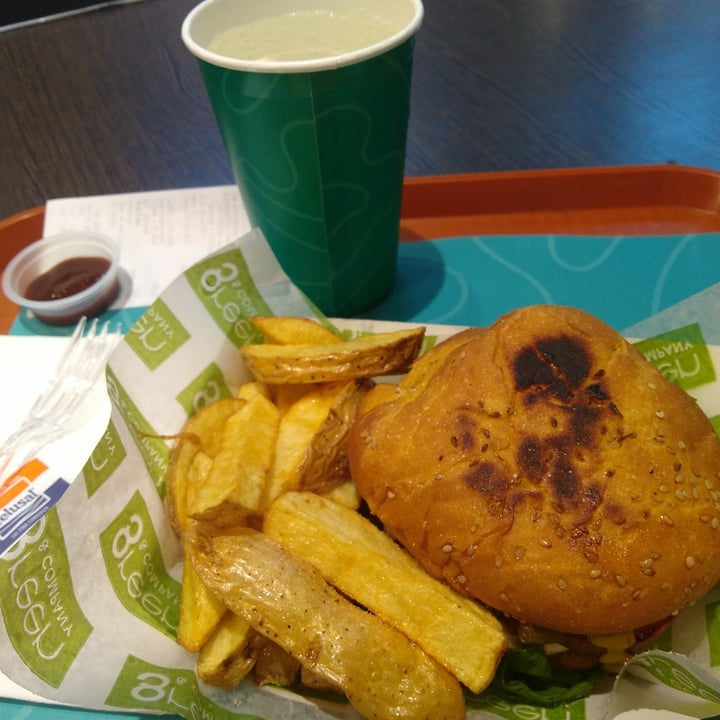 photo of Green & Company Vegan Burger shared by @mila20 on  11 Mar 2022 - review