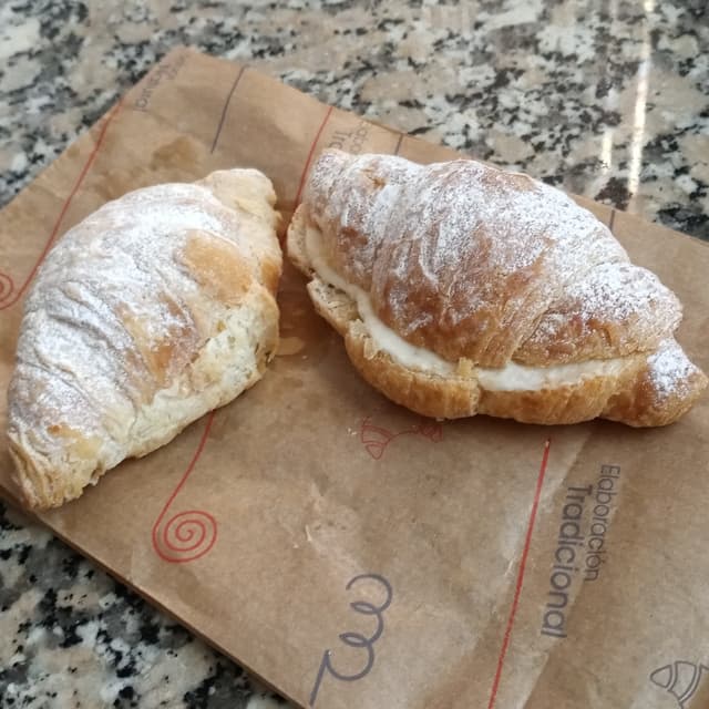 Photo of the dish “Mini croissant relleno de chocolate blanco”