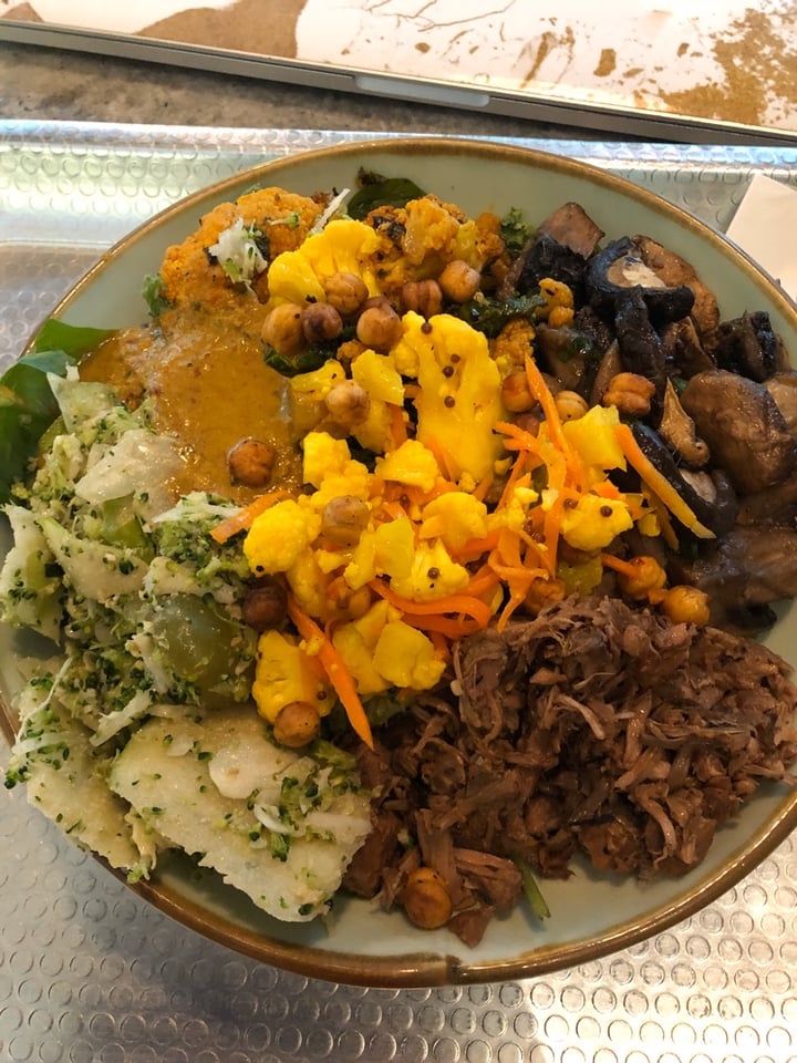 photo of Grain Traders Custom Salad Bowl shared by @roxtarlette on  31 Jan 2020 - review