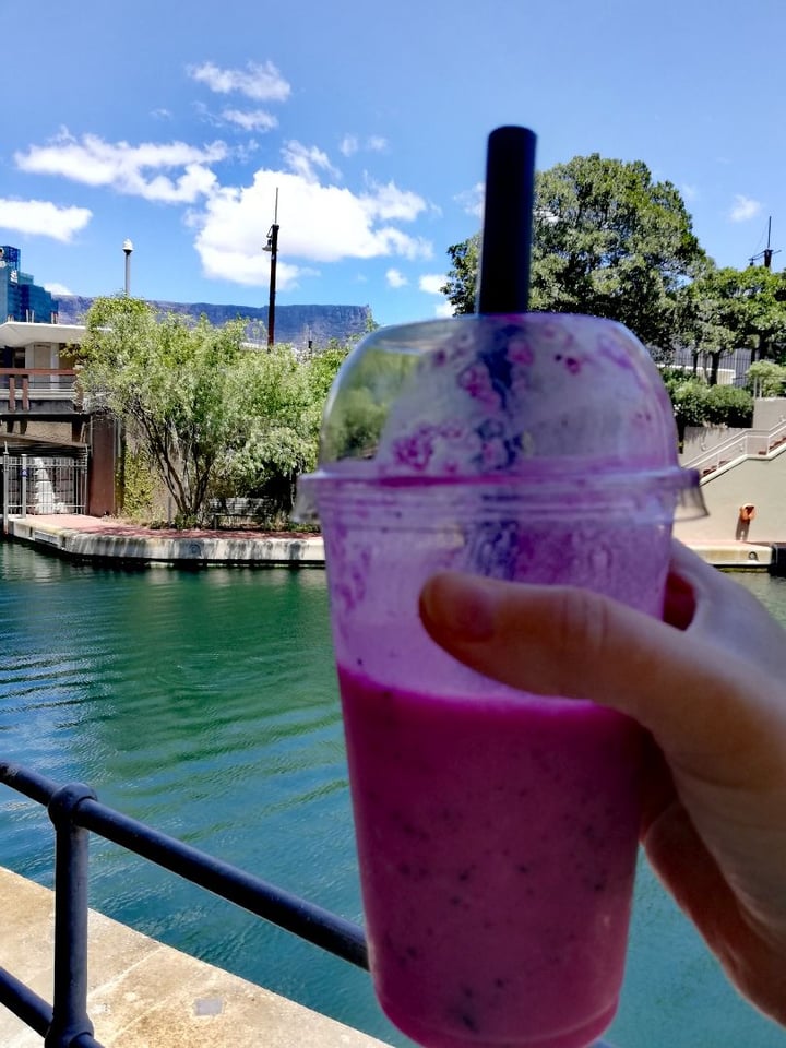 photo of yokos Dragonfruit smoothie shared by @mariska on  12 Apr 2020 - review
