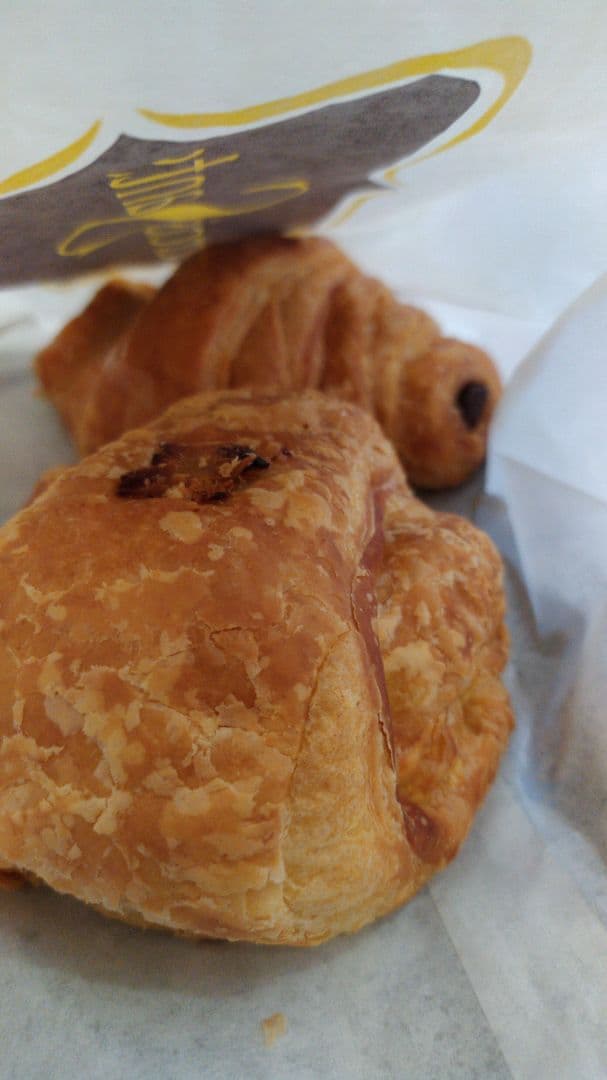 菜肴“Croissant de proteína y queso”的照片