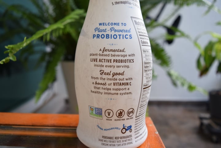 photo of Califia Farms Probiotic Dairy Free Yogurt Drink Super Berry shared by @andrearebeca on  15 Apr 2021 - review
