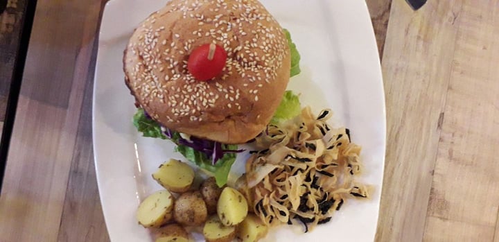 photo of WellSmoocht Pow Wow Bao Burger shared by @veganfoodieomgopnik on  17 Feb 2020 - review