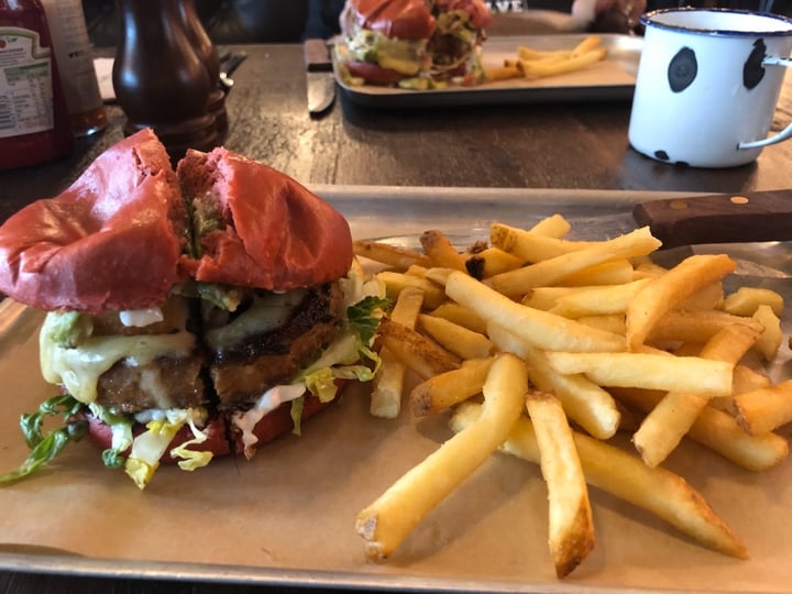 photo of BrewDog Castlegate Beyond Meat Burger shared by @natnars on  21 Mar 2020 - review