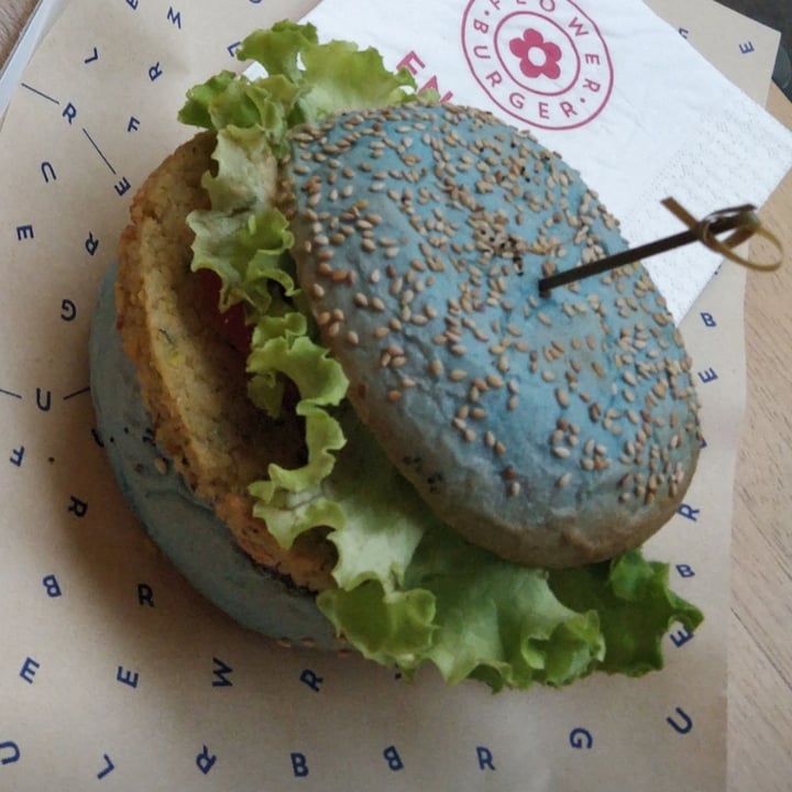 photo of Flower Burger Ocean burger shared by @marinanicolaev on  30 Nov 2021 - review