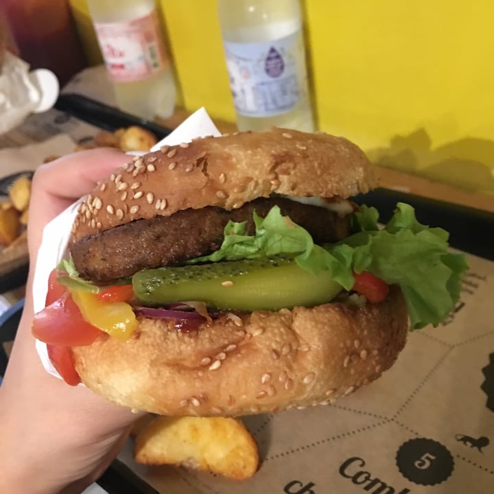 photo of Hank Burger Le Touriste shared by @vanessabejjany on  04 Sep 2021 - review
