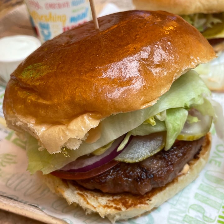 photo of Vedang @ Mall of Berlin Cheesyburger shared by @fbradaschia on  04 Jul 2022 - review