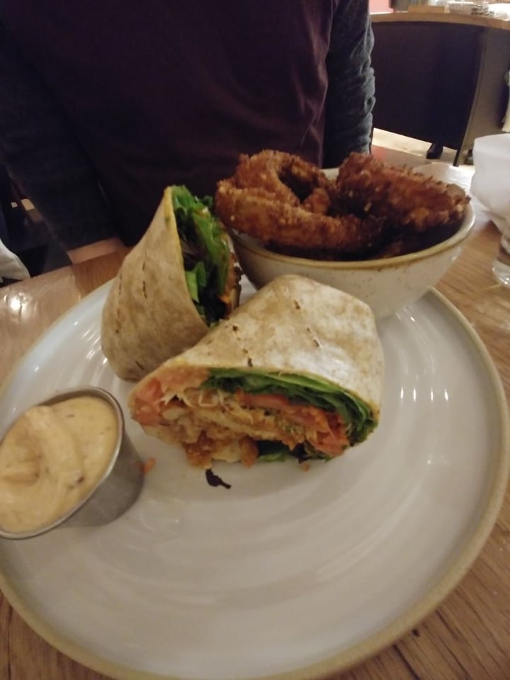 photo of Fresh on Front Buffalo Chicken Wrap shared by @lunatoon17 on  28 Feb 2020 - review