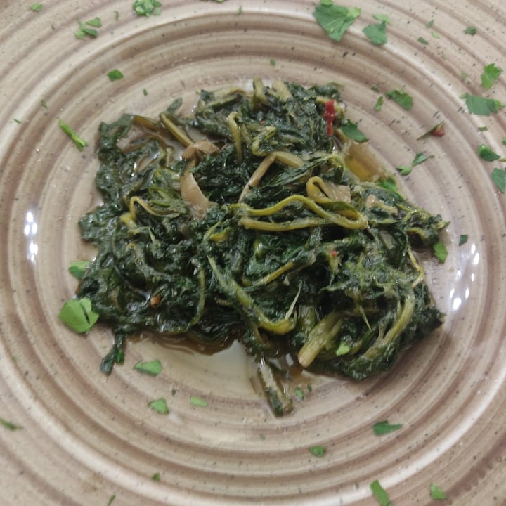 review photo of Ristorante Il Cavaliere Erbe spontanee condite con battuto di aglio olio e peperoncino shared by @lauradavega2 on 30 Jun 2022 - review