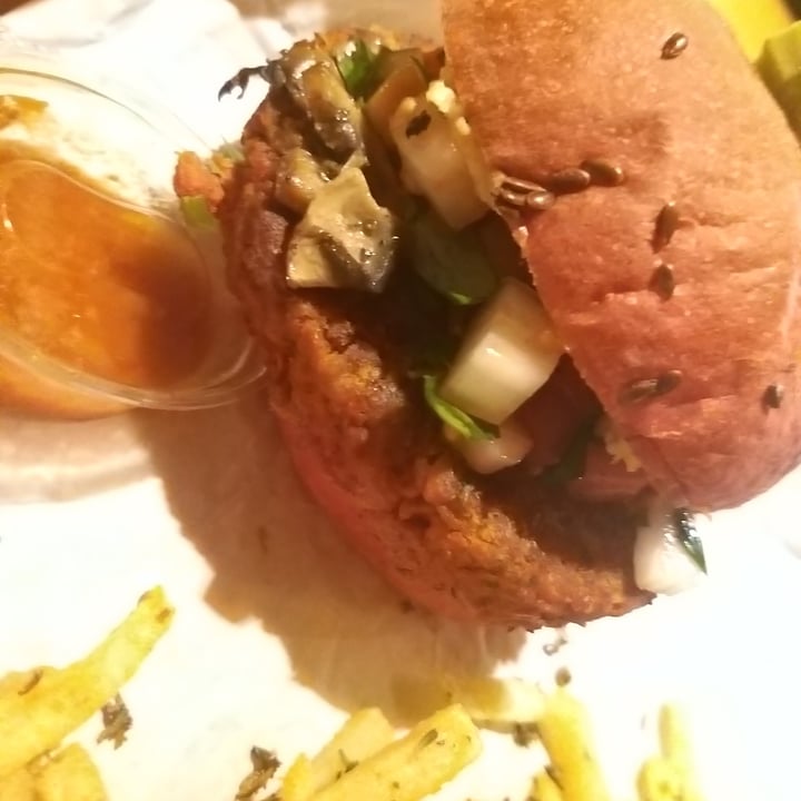 review photo of Base Bungalows Veggy burger shared by @catpuella on 04 Nov 2021 - review