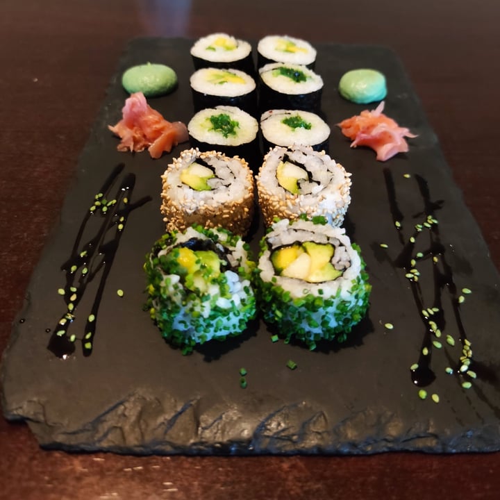 review photo of Restaurante Makati Bandeja de Sushi Vegano shared by @cocinademuertelenta on 11 Jun 2021 - review