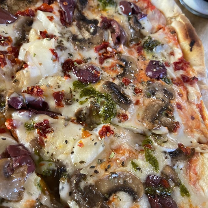 photo of Li-o-La Oolala Pizza shared by @phillipamitchell on  01 Sep 2021 - review