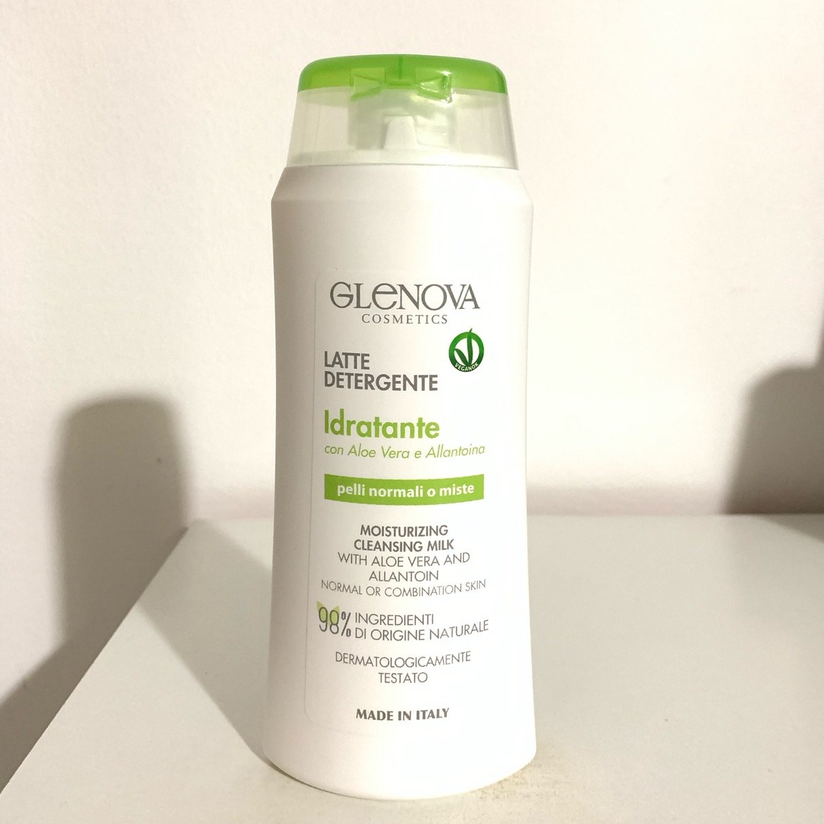 Glenova Cosmetics Latte Detergente Reviews | abillion
