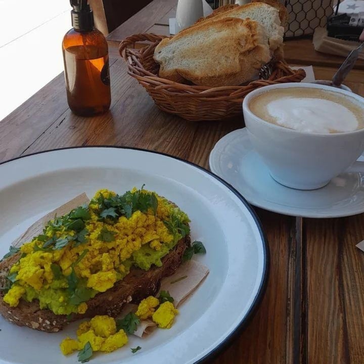 photo of Le Ble Leloir Tostada Con Tofu Revuelto Y Palta shared by @jjulie on  09 Jan 2022 - review