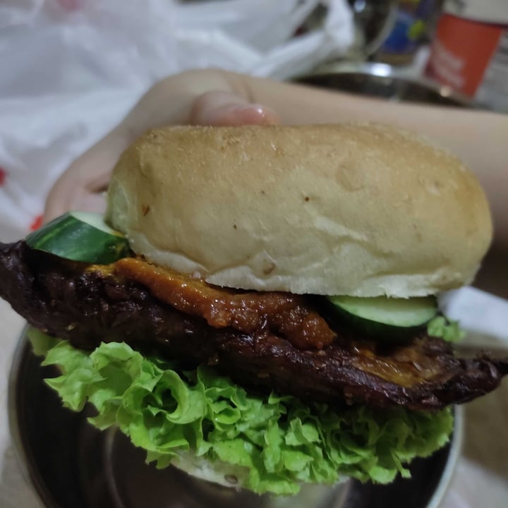 photo of nomVnom Xpress Temptation Satay Burger shared by @avosourdough on  17 Jul 2021 - review