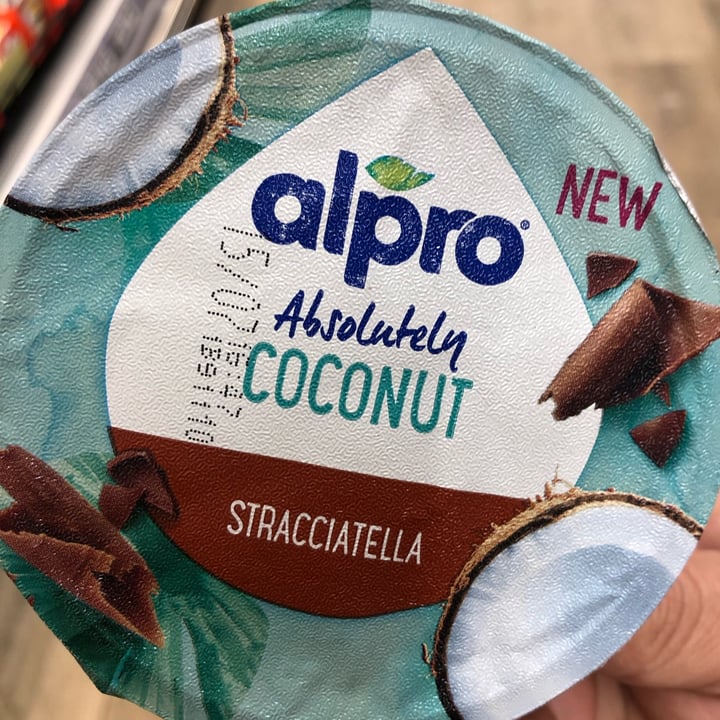 photo of Alpro yogurt di cocco gusto stracciatella shared by @crisvegana on  29 Jun 2022 - review